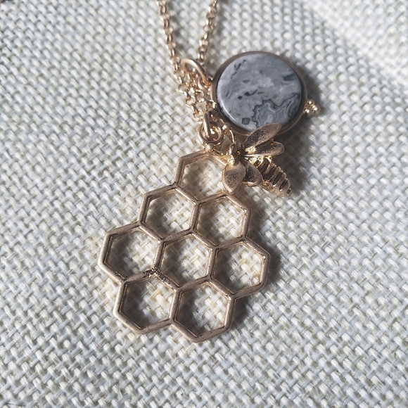 Honeybee Necklace Gold-Tone 18" - Picture 3 of 4